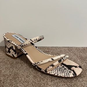 STEVE MADDEN Snakeskin Slides